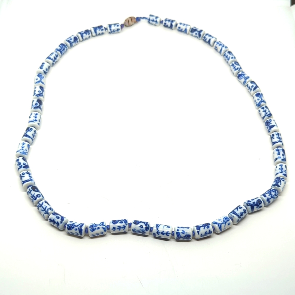 Vintage Floral Blue and White Porcelain Barrel Export Beads Necklace - Picture 3 of 13